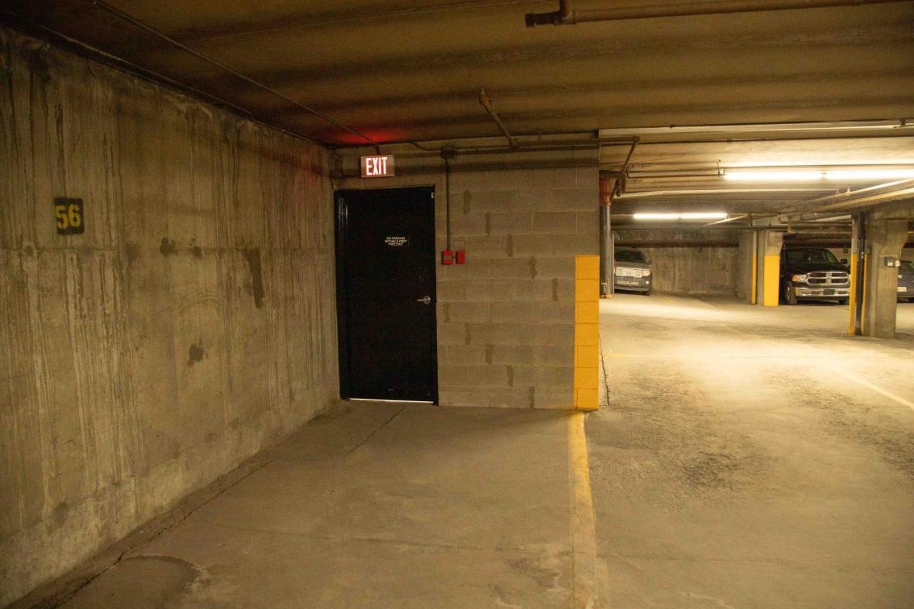 Calgary Downtown Center Condo With Free Parking Exterior photo