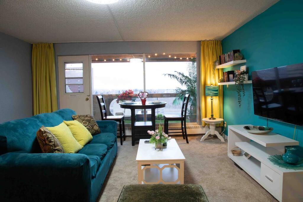 Calgary Downtown Center Condo With Free Parking Exterior photo