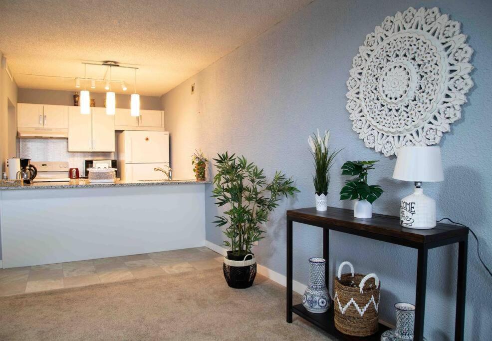 Calgary Downtown Center Condo With Free Parking Exterior photo